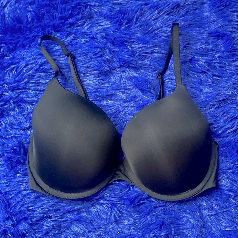 Victoria’s Secret Black Wire Less Bra Size 32D